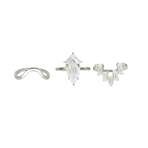 Кольцо из серебра 925 пробы с цирконами