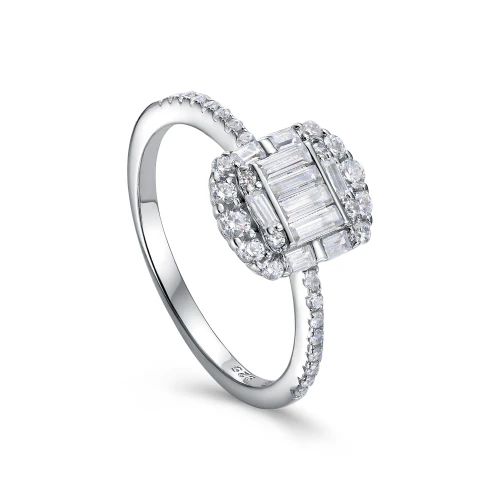 Кольцо из серебра 925 пробы с фианитами