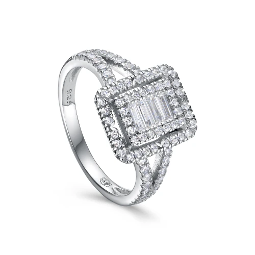 Кольцо из серебра 925 пробы с фианитами