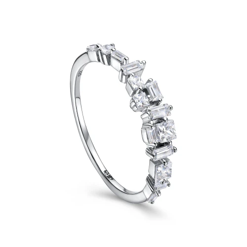 Кольцо из серебра 925 пробы с фианитами