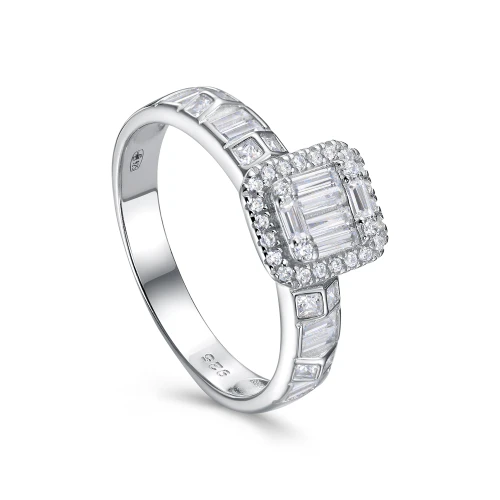 Кольцо из серебра 925 пробы с фианитами