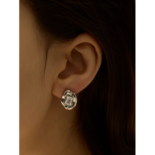 Серьги пусеты из серебра 925 пробы с цирконами