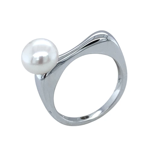 Кольцо из серебра 925 пробы с жемчугом