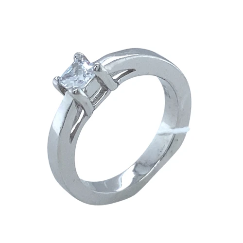 Кольцо из серебра 925 пробы с цирконами