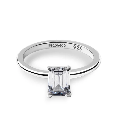 Кольцо из серебра 925 пробы с цирконами