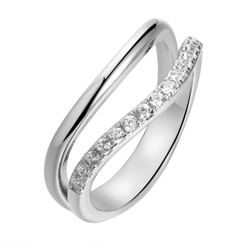 Кольцо из серебра 925 пробы с фианитами