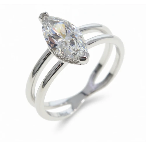 Кольцо из серебра 925 пробы с цирконами